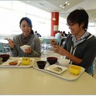 大学食堂で「100円朝食」を提供し、学生に好評
