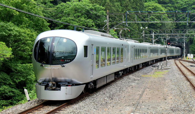「往復小児特急料金実質無料キャンペーン」の対象列車は、001系Laviewで運行される西武秩父線直通特急。
